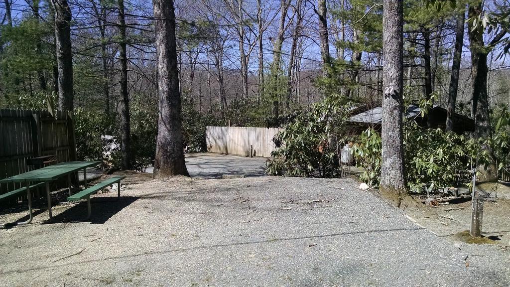 Linville Falls Campground, Rv Park, And Cabins Екстер'єр фото