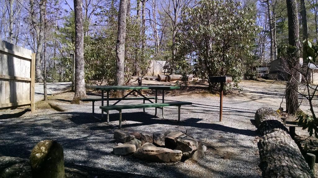 Linville Falls Campground, Rv Park, And Cabins Екстер'єр фото