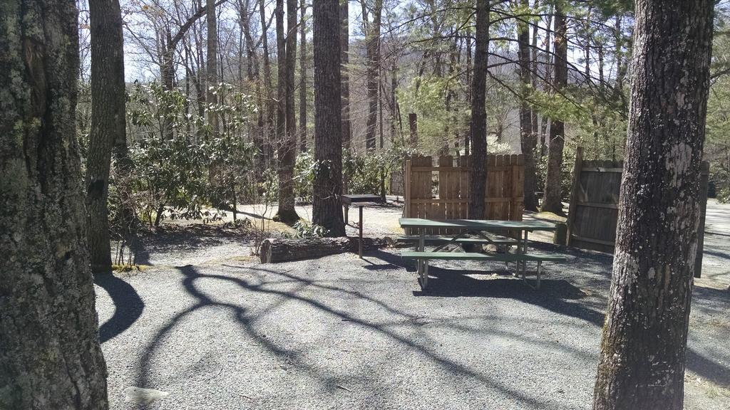 Linville Falls Campground, Rv Park, And Cabins Екстер'єр фото