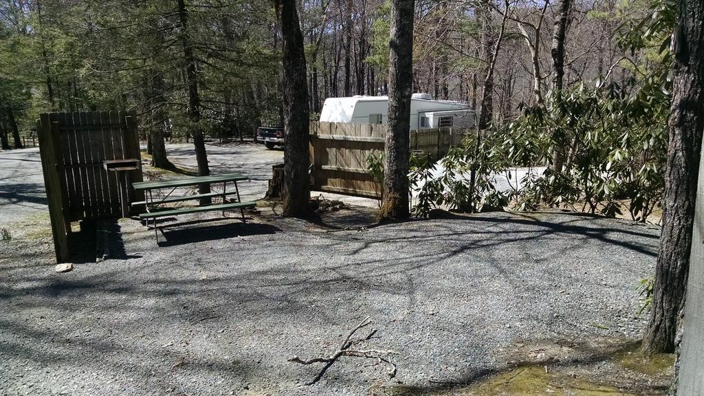 Linville Falls Campground, Rv Park, And Cabins Екстер'єр фото