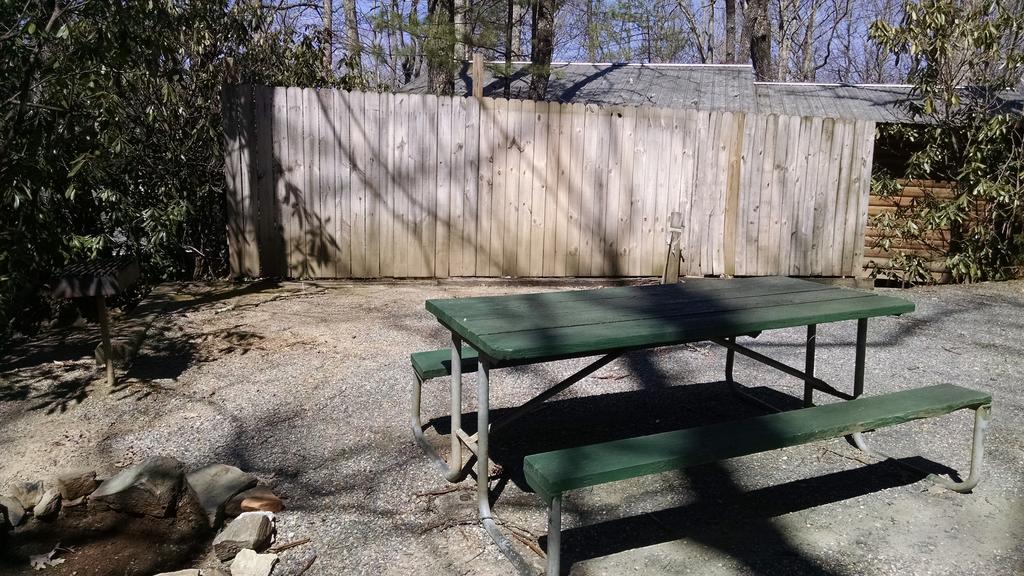 Linville Falls Campground, Rv Park, And Cabins Екстер'єр фото