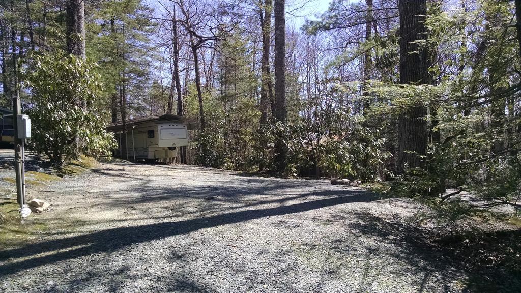 Linville Falls Campground, Rv Park, And Cabins Екстер'єр фото
