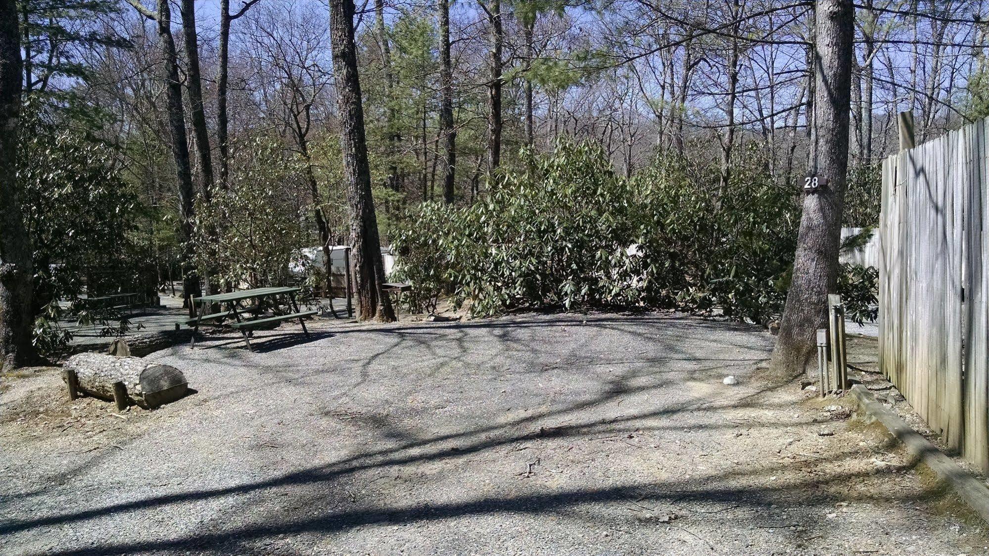 Linville Falls Campground, Rv Park, And Cabins Екстер'єр фото