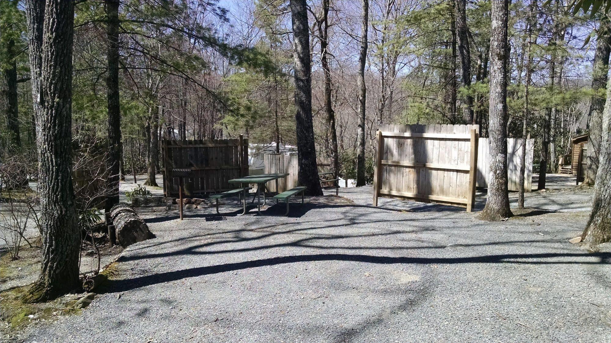 Linville Falls Campground, Rv Park, And Cabins Екстер'єр фото