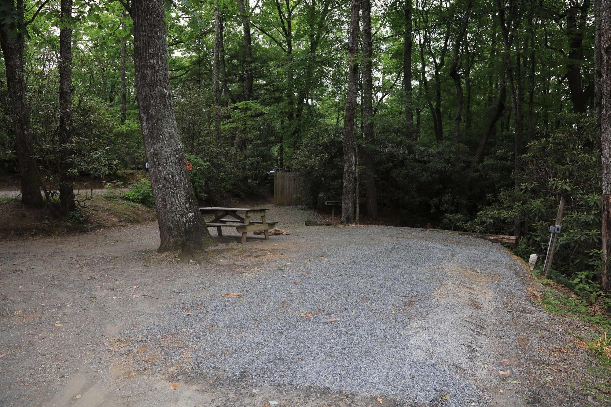 Linville Falls Campground, Rv Park, And Cabins Екстер'єр фото
