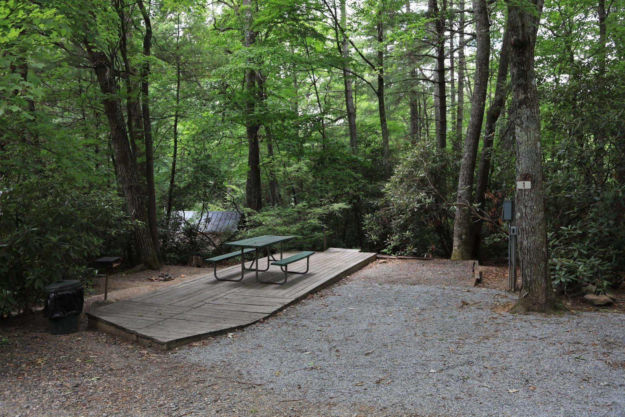 Linville Falls Campground, Rv Park, And Cabins Екстер'єр фото